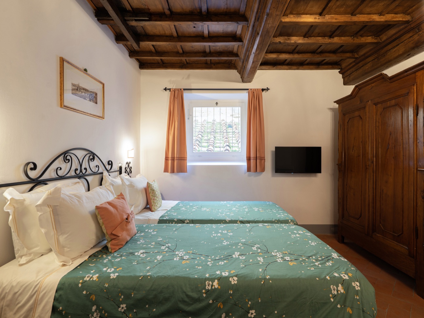 Virginia, Twin room at Borgia di Firenze